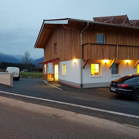 Gaestehaus Am Hahnenkamm 로이테 외부 사진
