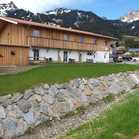 Gaestehaus Am Hahnenkamm 로이테 외부 사진