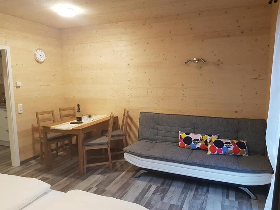 Gaestehaus Am Hahnenkamm 로이테 외부 사진