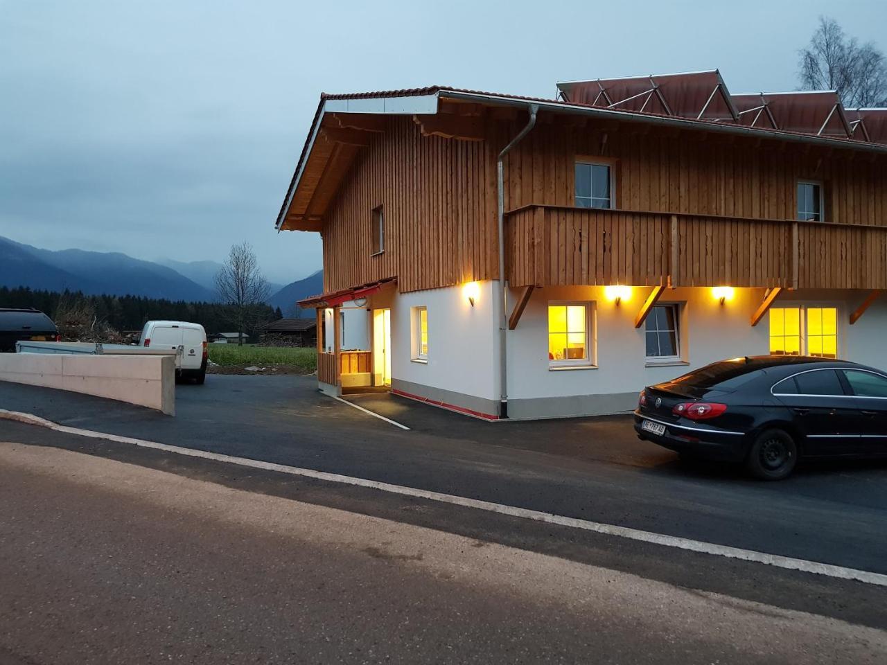 Gaestehaus Am Hahnenkamm 로이테 외부 사진