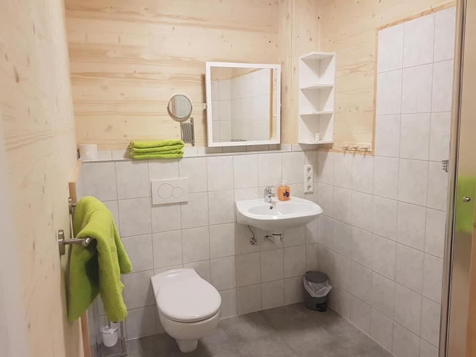 Gaestehaus Am Hahnenkamm 로이테 외부 사진