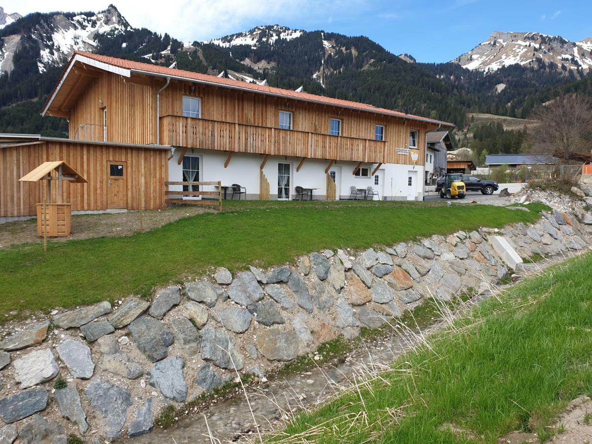 Gaestehaus Am Hahnenkamm 로이테 외부 사진